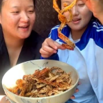 小姐姐吃美味的辣条吗,小姐姐的美食探险之旅