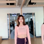 健身房跳舞唱歌的小姐姐,歌声飞扬——健身房里的活力小姐姐风采
