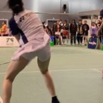 小姐姐打羽毛球比赛照片,小姐姐挥洒汗水，展现运动魅力
